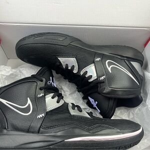 Kyrie infinity ‘black metallic silver’